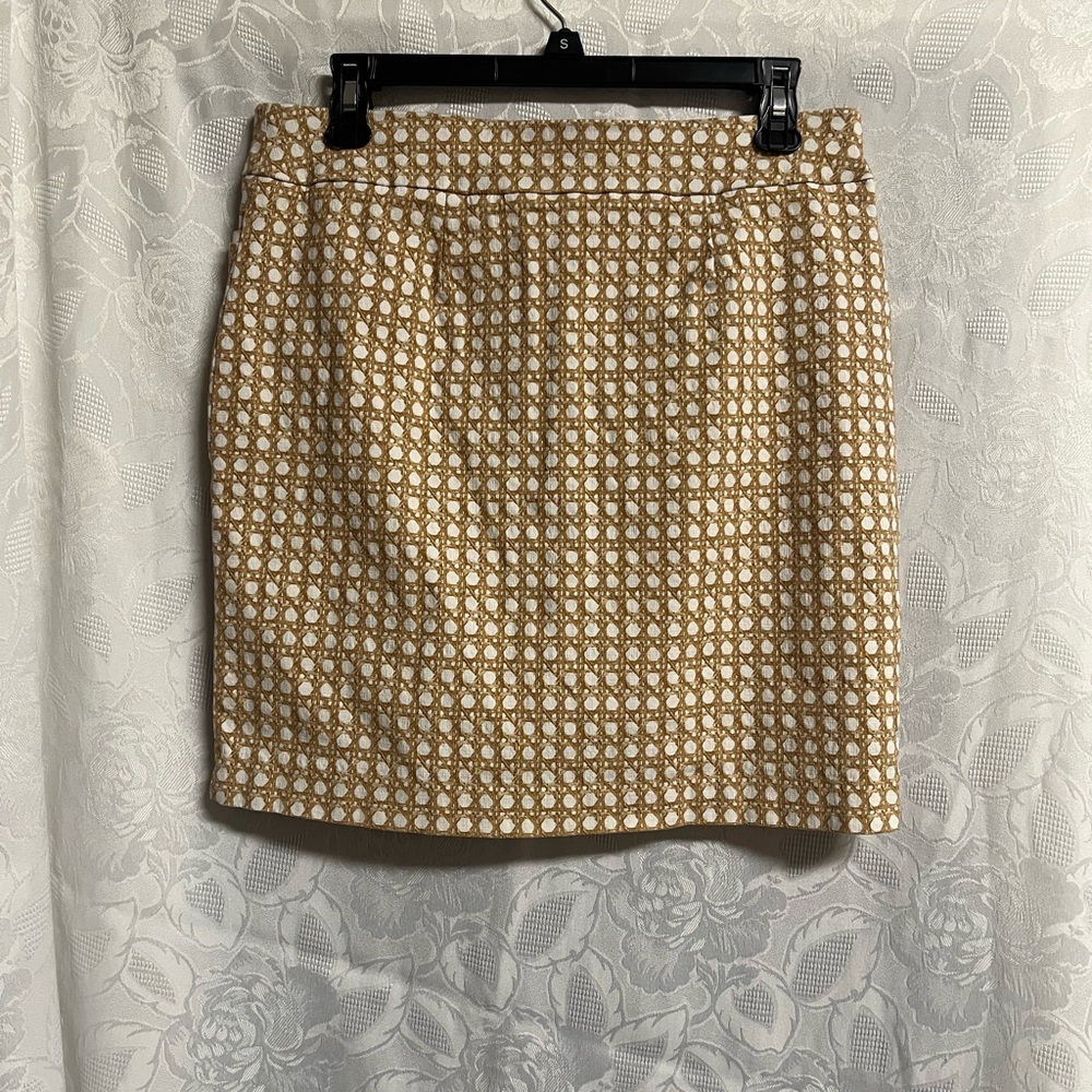 Chic Chico’s Tan and White Geometric Skort. - Picture 3 of 6